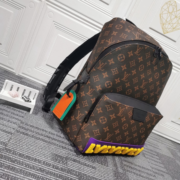 ルイヴィトンバッグ背面デザイン